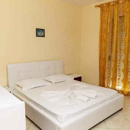 Martin 21 Vlorë