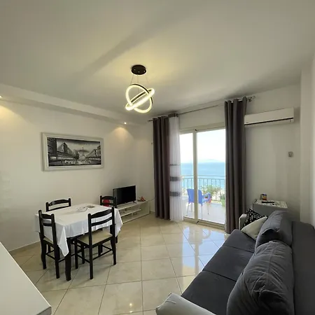 Martin 21 Vlorë
